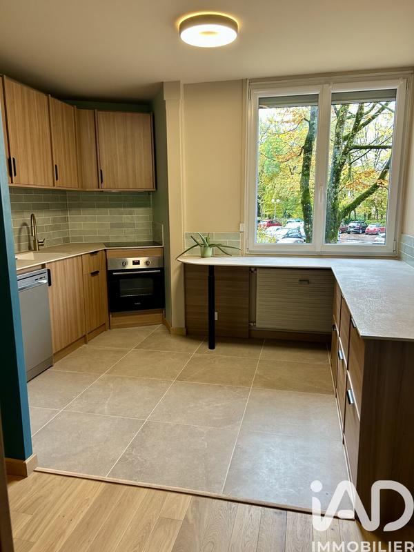 Appartement - 85 m² - 5 pièces