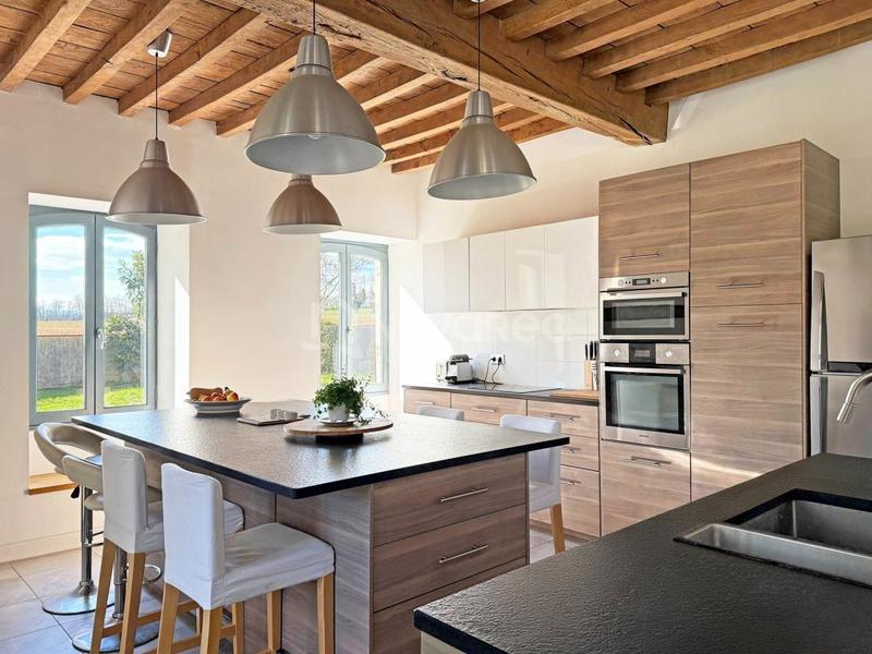 Propriété - 310 m² - 8 pièces