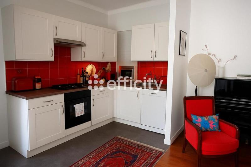 Appartement ancien - 96 m² - 3 pièces