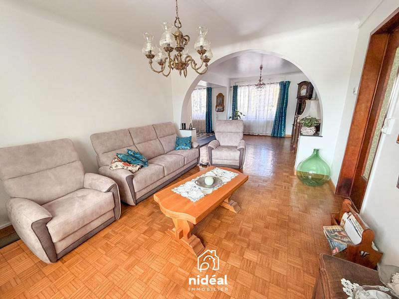 Maison - 203 m² - 7 pièces