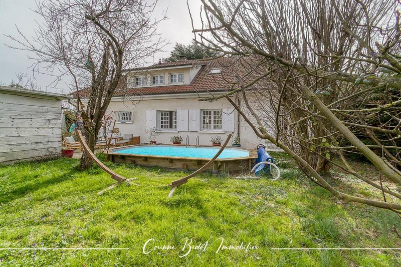 Villa - 320 m² - 8 pièces