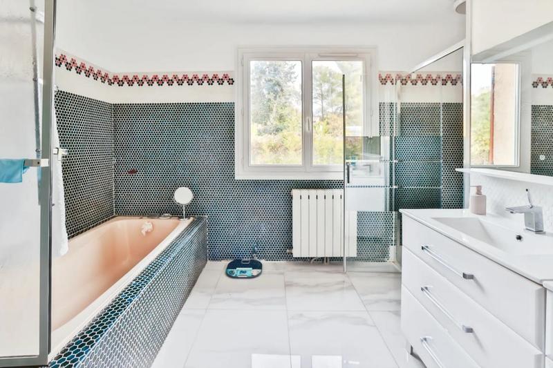 Maison - 240 m² - 9 pièces