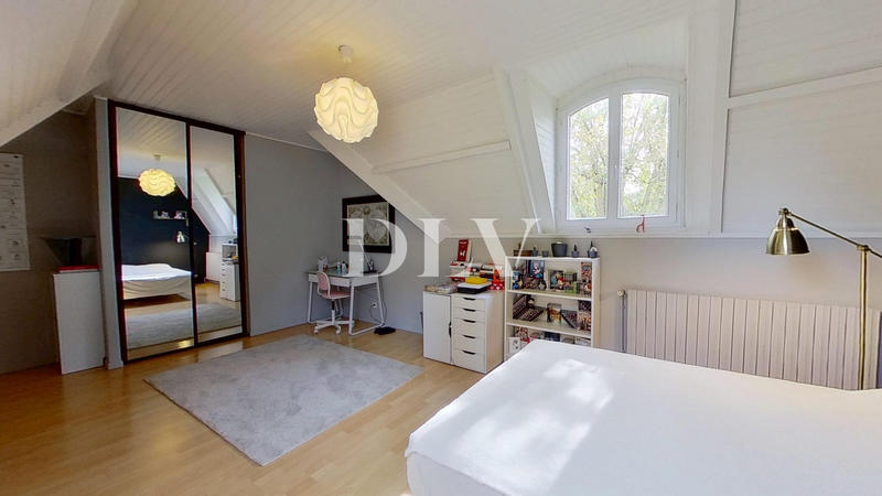 Maison - 214 m² - 8 pièces