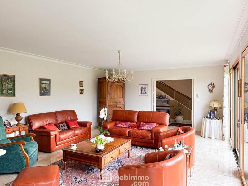 Maison - 235 m² - 8 pièces