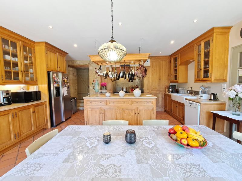 Maison - 520 m² - 18 pièces