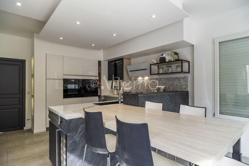 Maison - 262 m² - 11 pièces