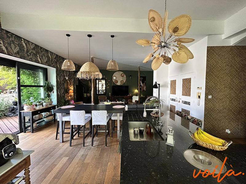 Maison - 410 m² - 9 pièces