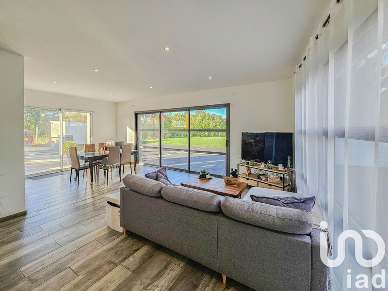 Maison - 161 m² - 8 pièces