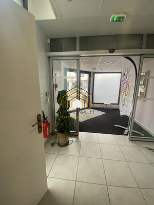 Local d'activités - 244 m²