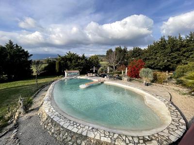 Maison - 180 m² - 7 pièces