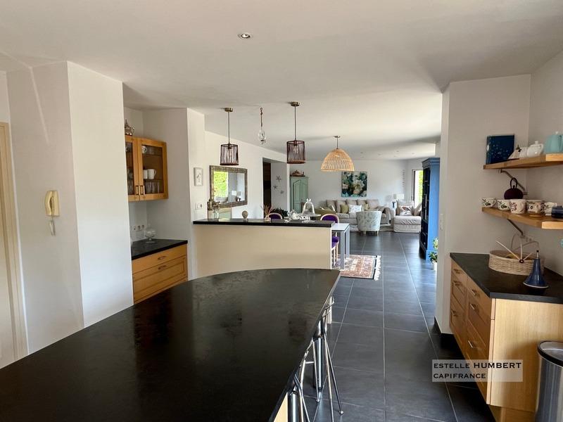 Maison - 223 m² - 8 pièces