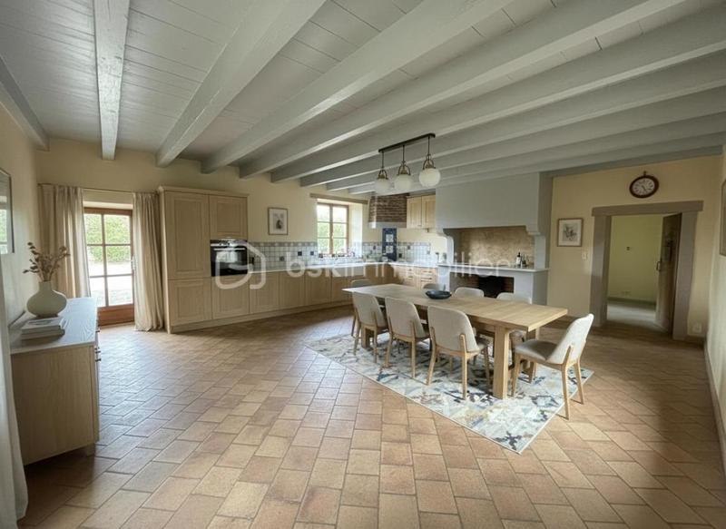 Maison - 240 m² - 10 pièces