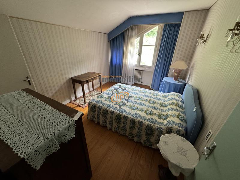 Maison - 257 m² - 12 pièces