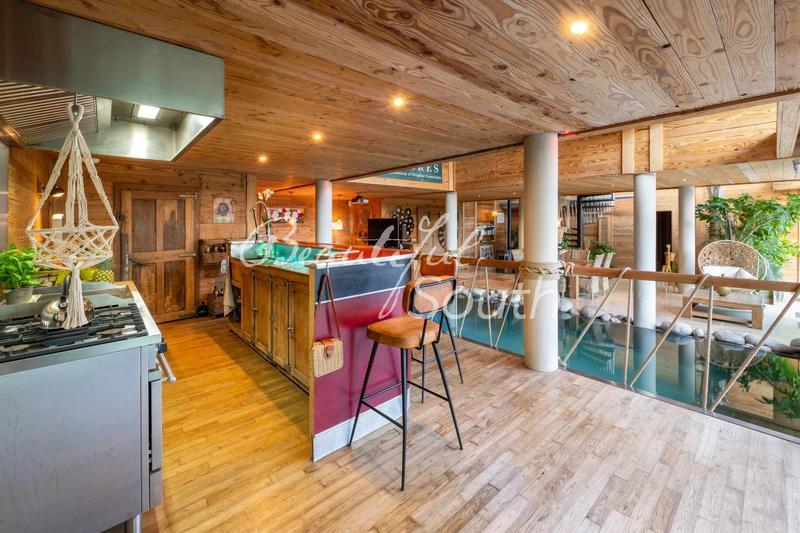 Maison - 230 m² - 5 pièces