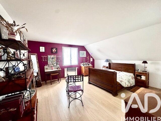 Maison - 233 m² - 11 pièces