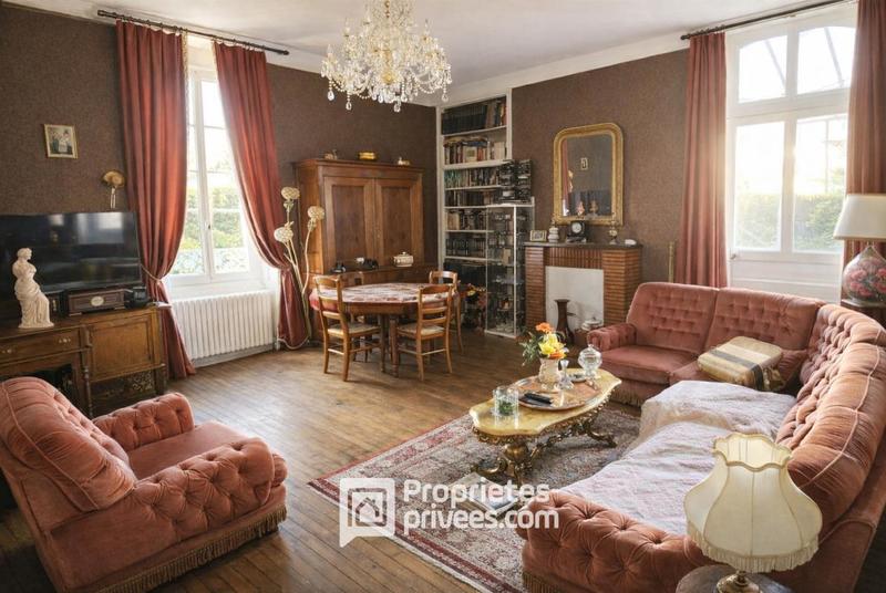 Propriété - 197 m² - 10 pièces