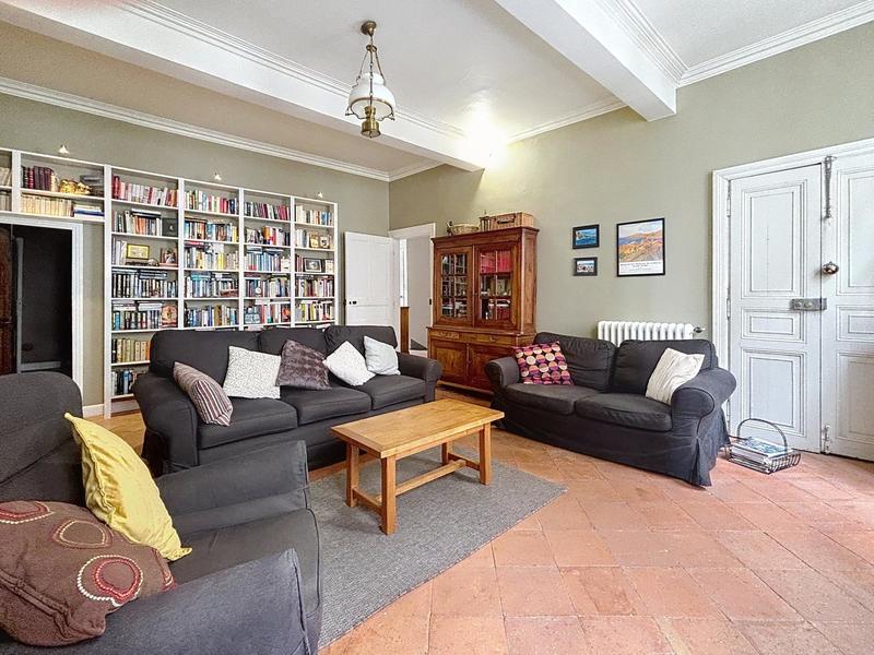 Maison - 265 m² - 10 pièces