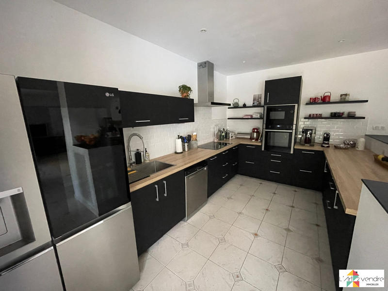 Maison - 230 m² - 7 pièces