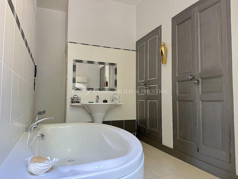 Château - 600 m² - 10 pièces