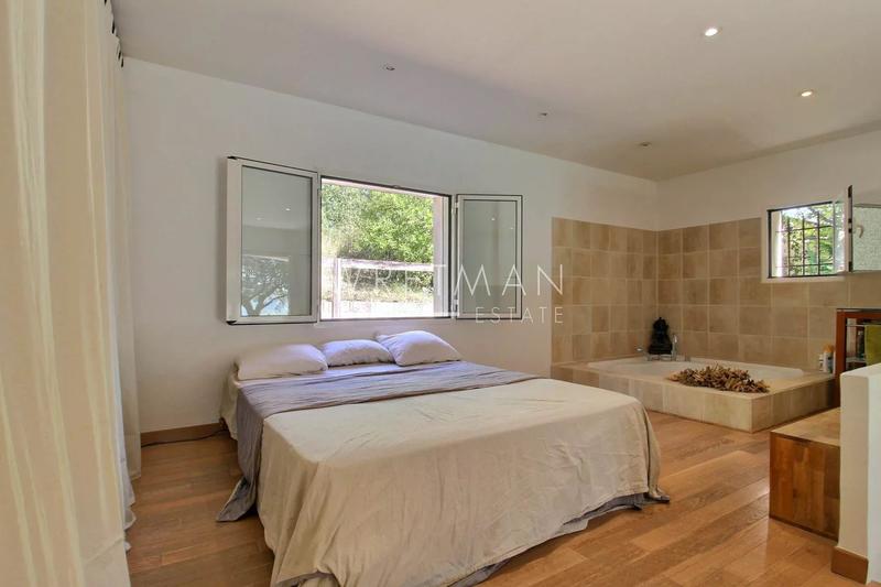 Villa - 225 m² - 6 pièces