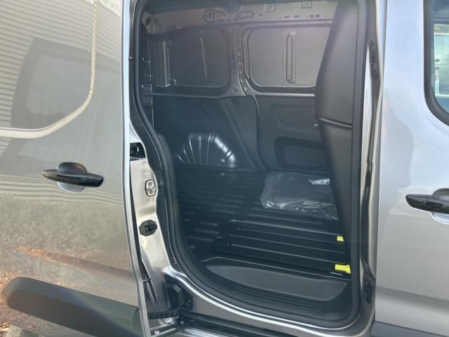 Peugeot Partner Fourgon 19 991,00 Ht - m 650 Kg Bluehdi 130 Eat8 3 Places Moduwork Camera Main Libre Berlingo Gris