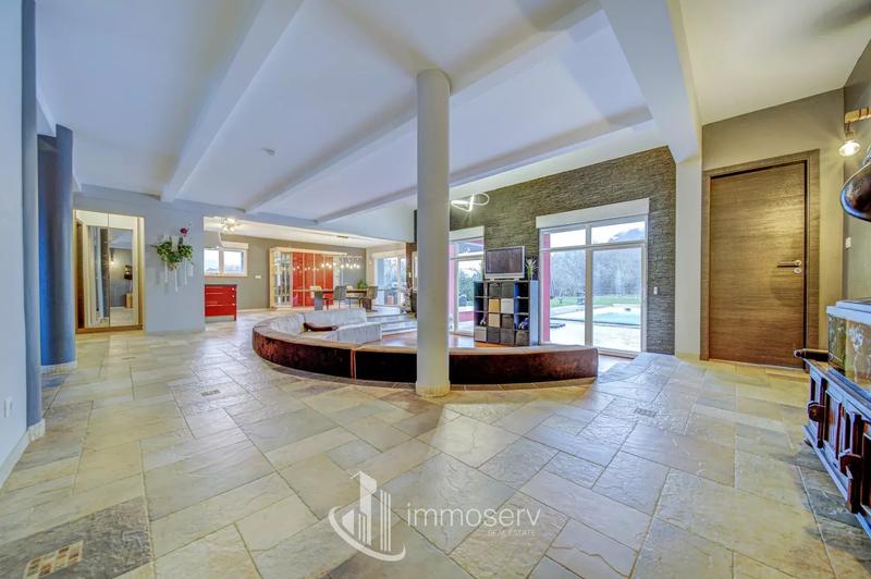 Maison - 240 m² - 7 pièces