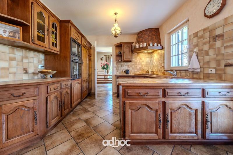 Maison traditionnelle - 180 m² - 8 pièces