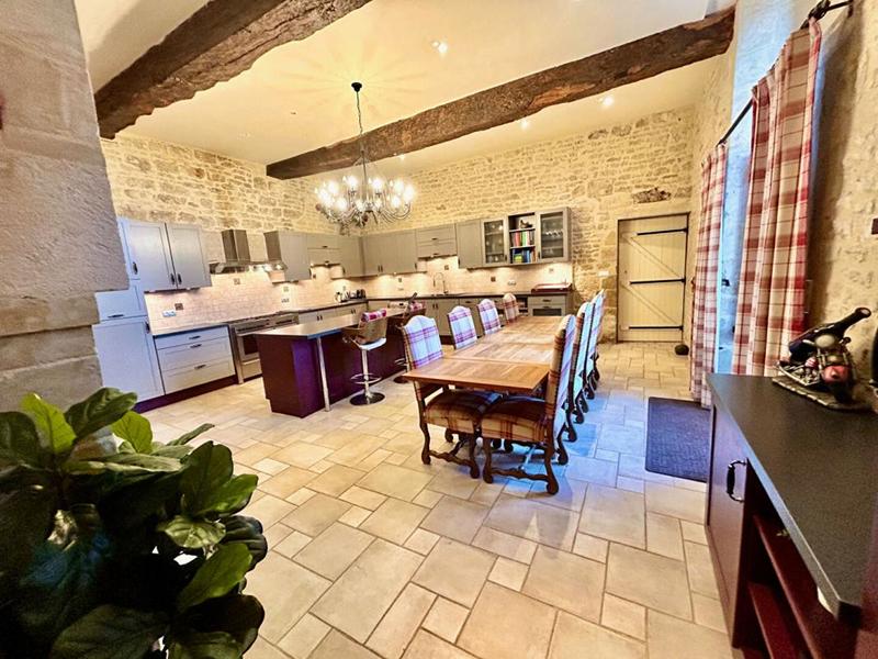 Demeure - 351 m² - 15 pièces