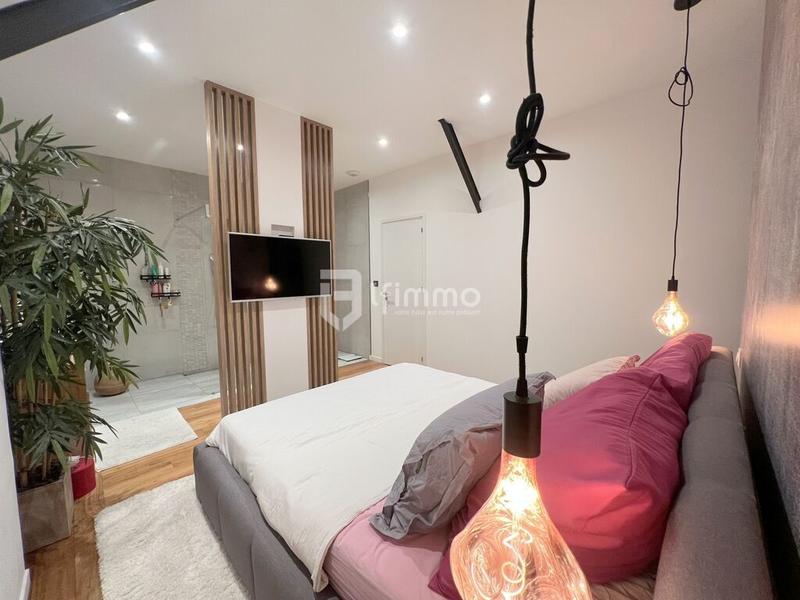 Loft - 240 m² - 7 pièces