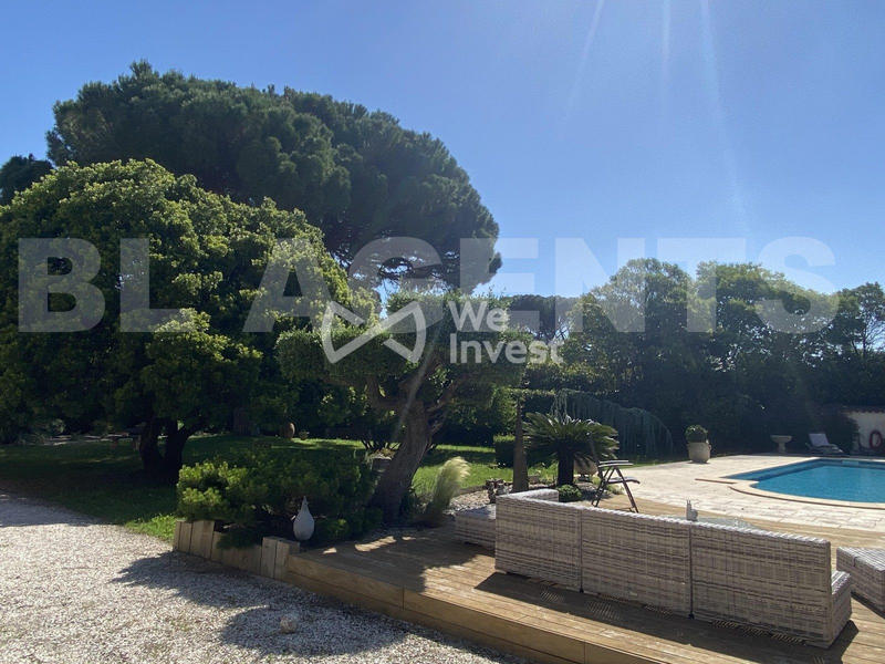 Maison - 273 m² - 8 pièces