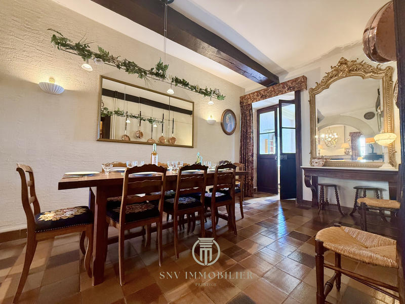 Maison - 317 m² - 13 pièces