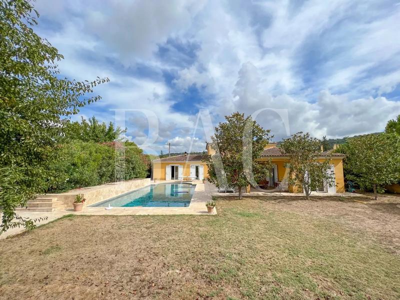 Villa - 310 m² - 8 pièces