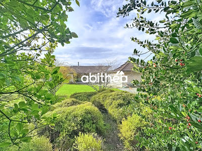 Propriété - 451 m² - 12 pièces