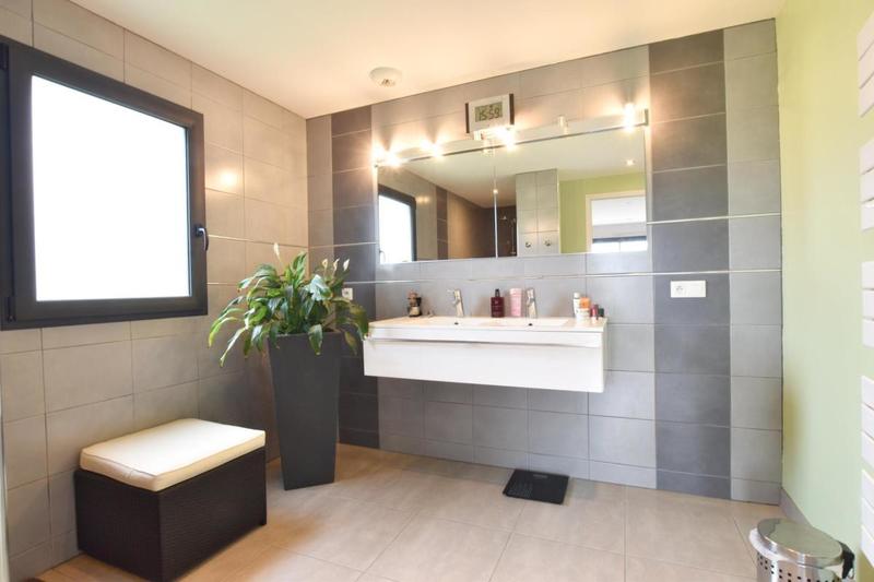 Maison - 220 m² - 6 pièces