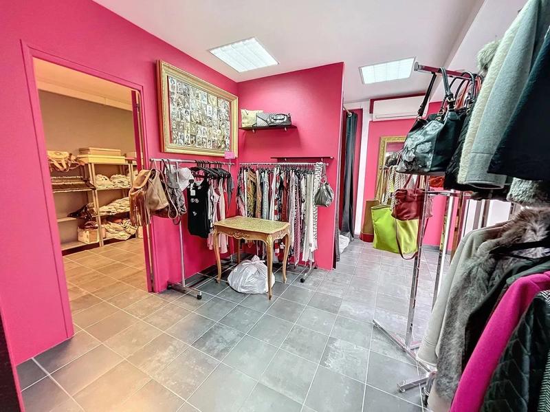 Magasins - 70 m² - 1 pièce