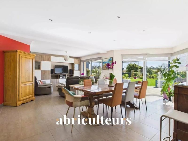 Maison - 186 m² - 9 pièces