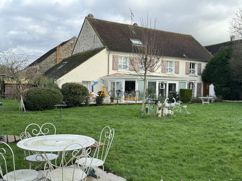 Maison - 240 m² - 8 pièces