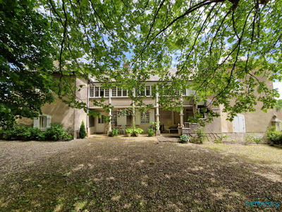 Maison - 300 m² - 13 pièces