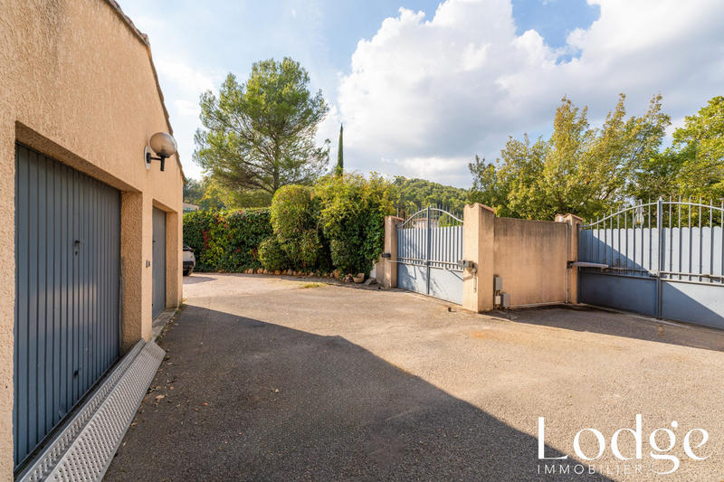 Maison traditionnelle - 180 m² - 6 pièces