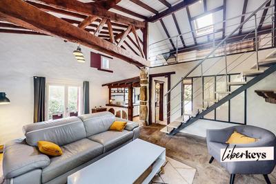 Maison - 220 m² - 10 pièces