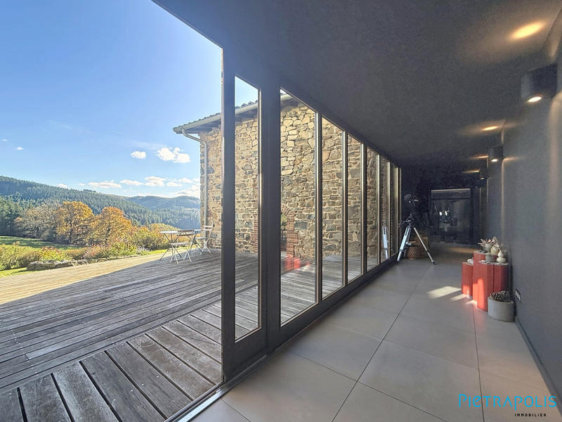 Maison - 200 m² - 5 pièces