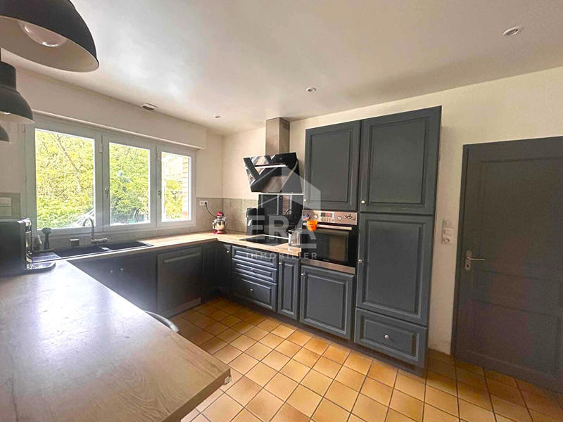 Maison - 159 m² - 10 pièces