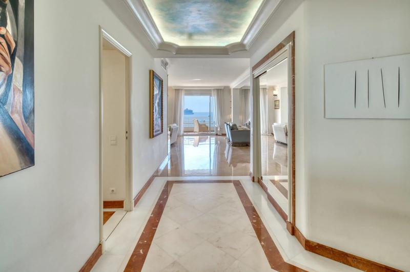 Appartement - 270 m² - 8 pièces