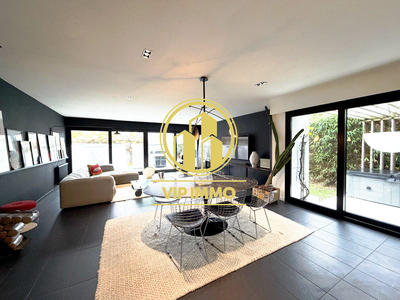 Maison - 137 m² - 6 pièces