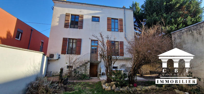 Maison - 220 m² - 10 pièces