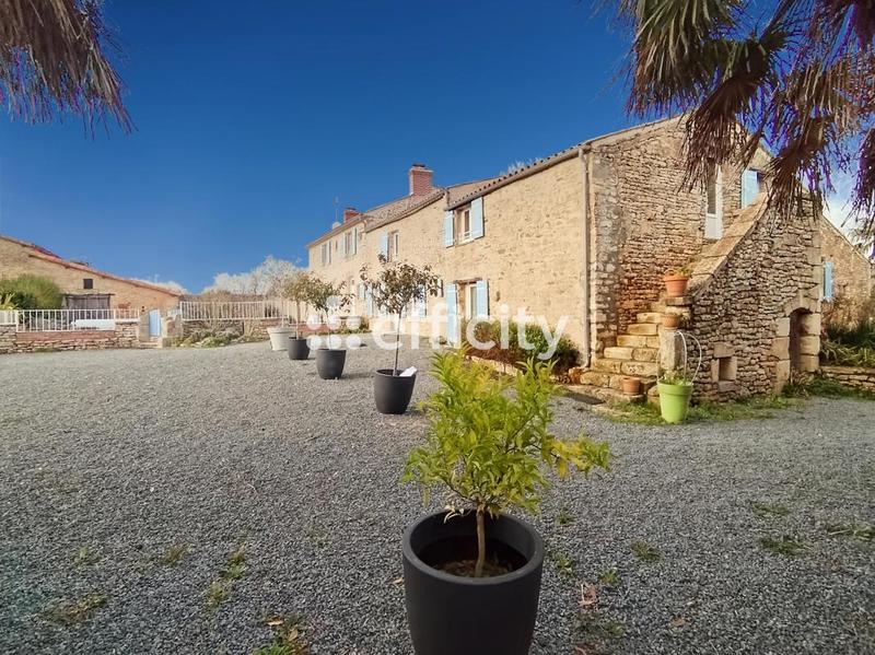 Demeure - 415 m² - 16 pièces