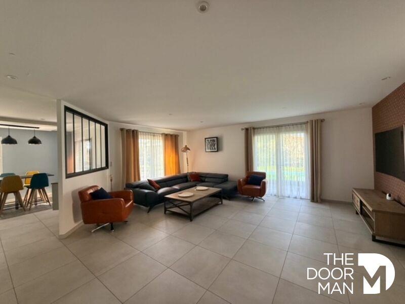 Maison - 249 m² - 7 pièces