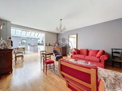 Maison - 213 m² - 7 pièces