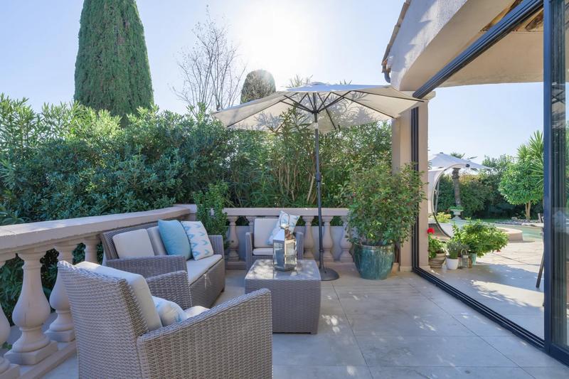 Maison - 228 m² - 8 pièces