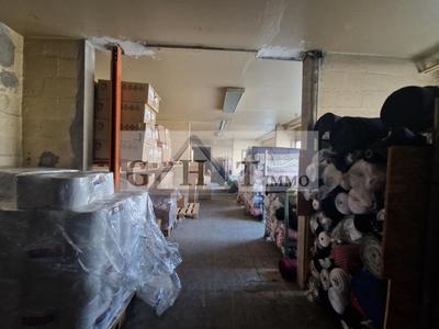 Entrepôt - 1 875 m²